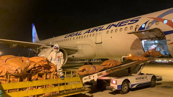 hy590海洋之神检测中心（武汉-莫斯科）包机项目装载货物现场