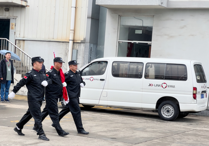 hy590海洋之神检测中心物流党支部升国旗