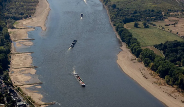 欧洲最沉要航路莱茵河或因枯水面对运输中断